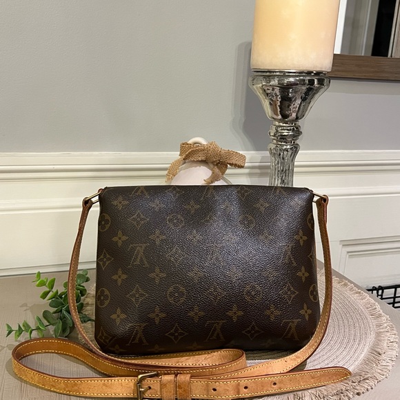 Louis Vuitton Musette Tango Crossbody - Picture 4 of 13